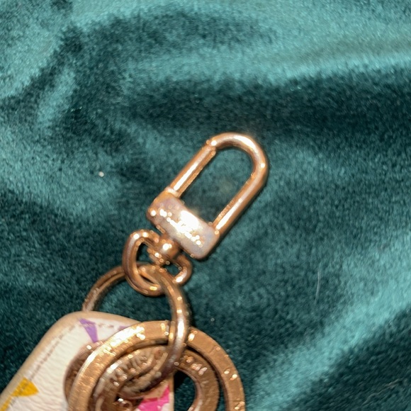Louis Vuitton key chain - Picture 5 of 5